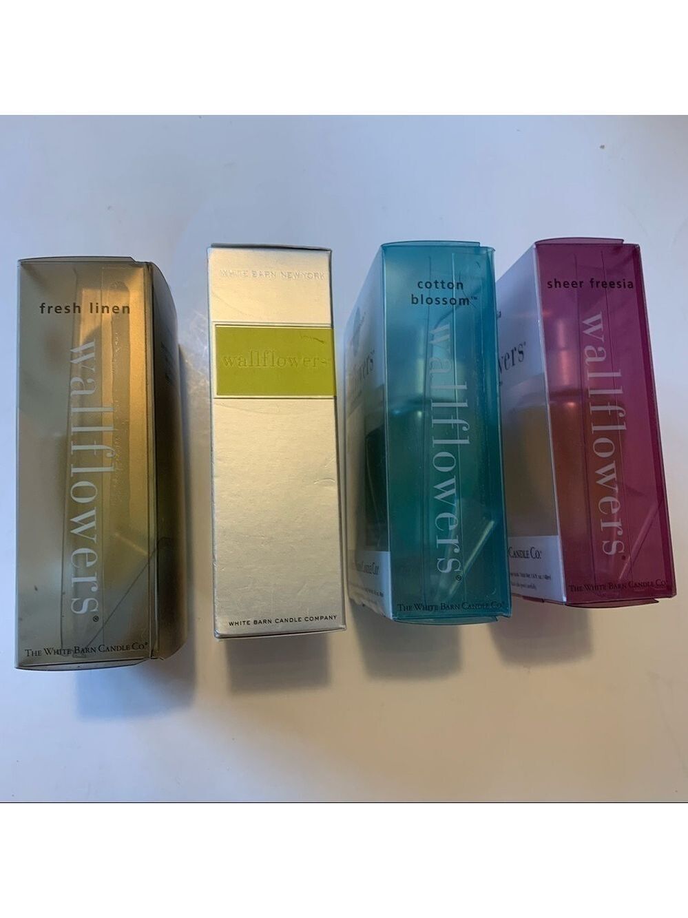 Wallflowers four sets/2 fragrance bulbs for plug in - Picture 7 of 10